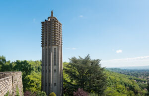 Vue sur le carillon de la statue de la Madone, Vierge du Mas Rillier, Notre-Dame-du-Sacré-Coeur à Miribel en Dombes Côtière près de Lyon